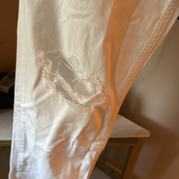 White ripped at the knees  gap never worn - Picture 4 of 5